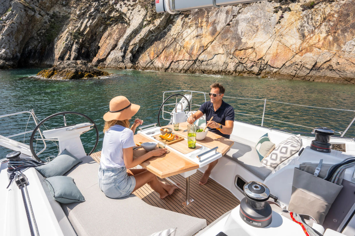 oceanis 37 1 image lifestyle exterior 1 tpz5re