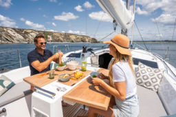 Thumbnail oceanis 37 1 image lifestyle exterior 2 bamg9t