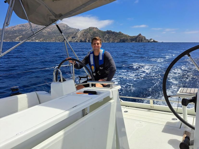 Man chartering a boat from Marina del Rey to a Catalina islands Man chartering a boat from Marina del Rey to a Catalina islands