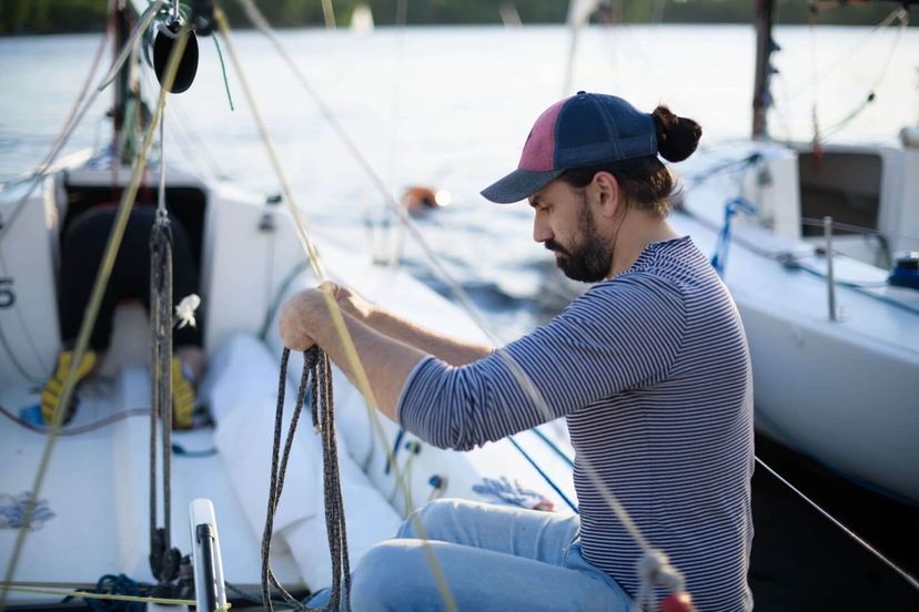 Student sailor tying a knot to as he takes the ASA 101 test. Student sailor tying a knot to as he takes the ASA 101 test.