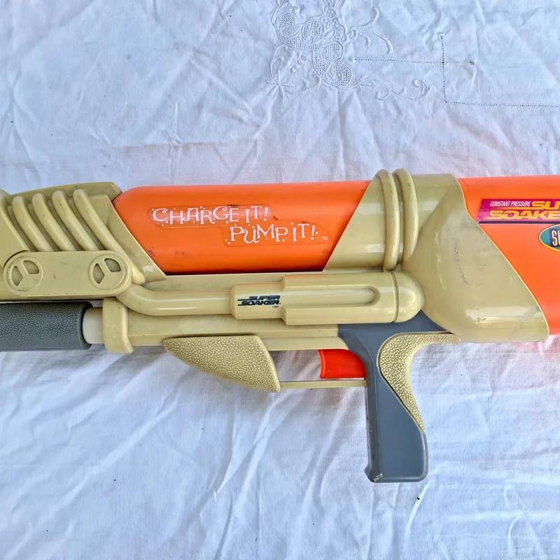 Pistola de Agua Vintage de Juguete