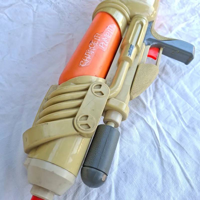 Pistola de Agua Vintage de Juguete 2