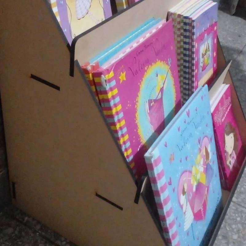 Biblioteca ,estantes 4