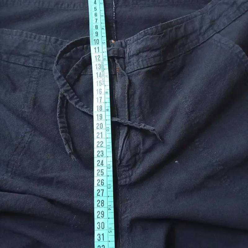 Pantalon Capri Negro, Rigido con Cordon. Impecable 4