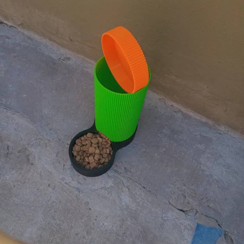 Comedero para Mascotas Recargable 3