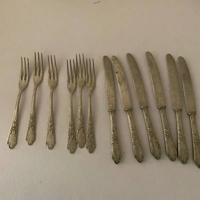 Cubiertos Antiguos de Alpaca y Acero Inoxidable