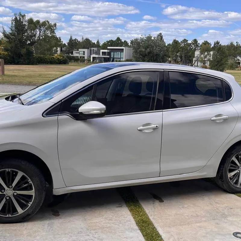 Peugeot 208 - Feline -año 2017 3