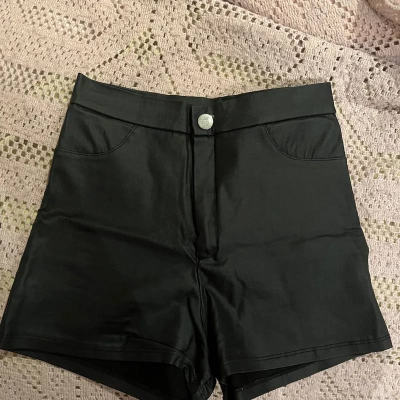 Short Eco Cuero de Mujer 3