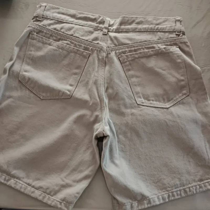 Bermuda Tiro Medio Rigida 2