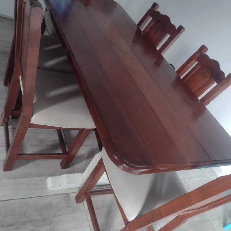 Mesa de Roble Lustrada con Sillas de Roble