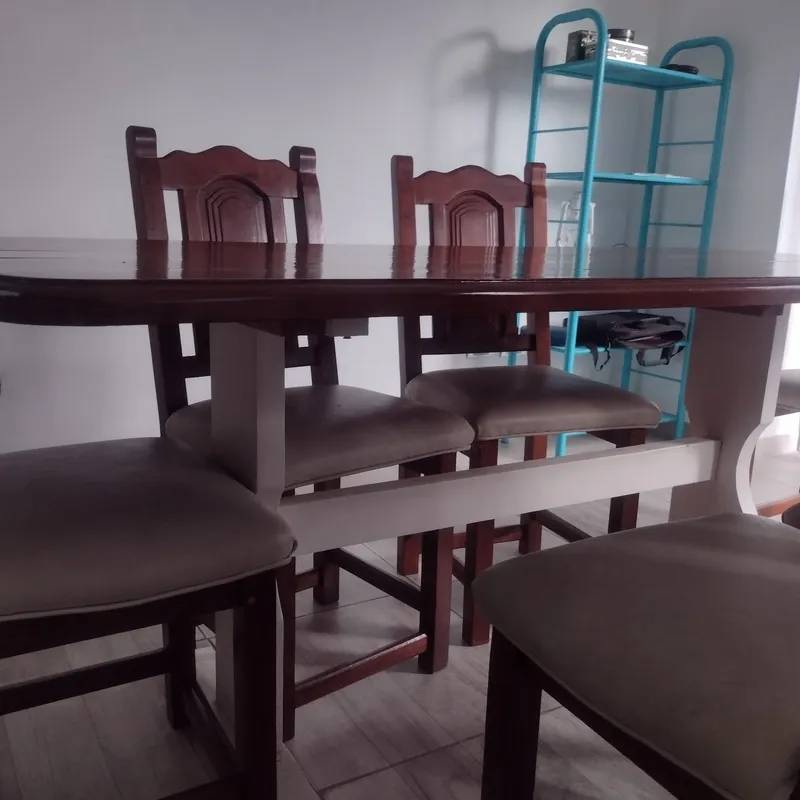 Mesa de Roble Lustrada con Sillas de Roble 2