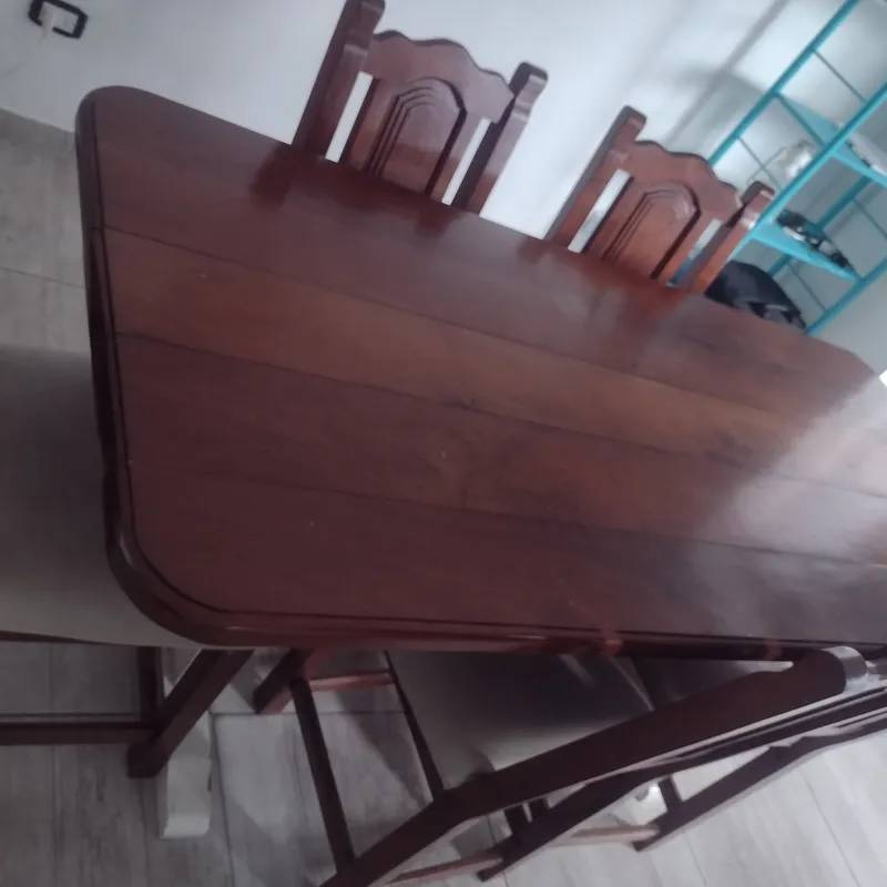 Mesa de Roble Lustrada con Sillas de Roble 3