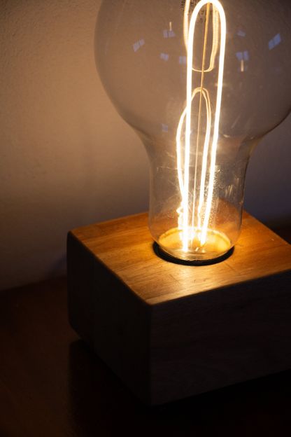 Lampara Vintage Led con Bulbo y Filamento 2