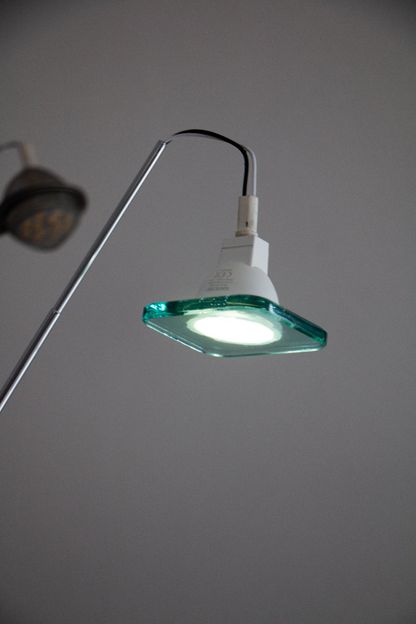 Lampara Led con Base de Madera y Antena 5