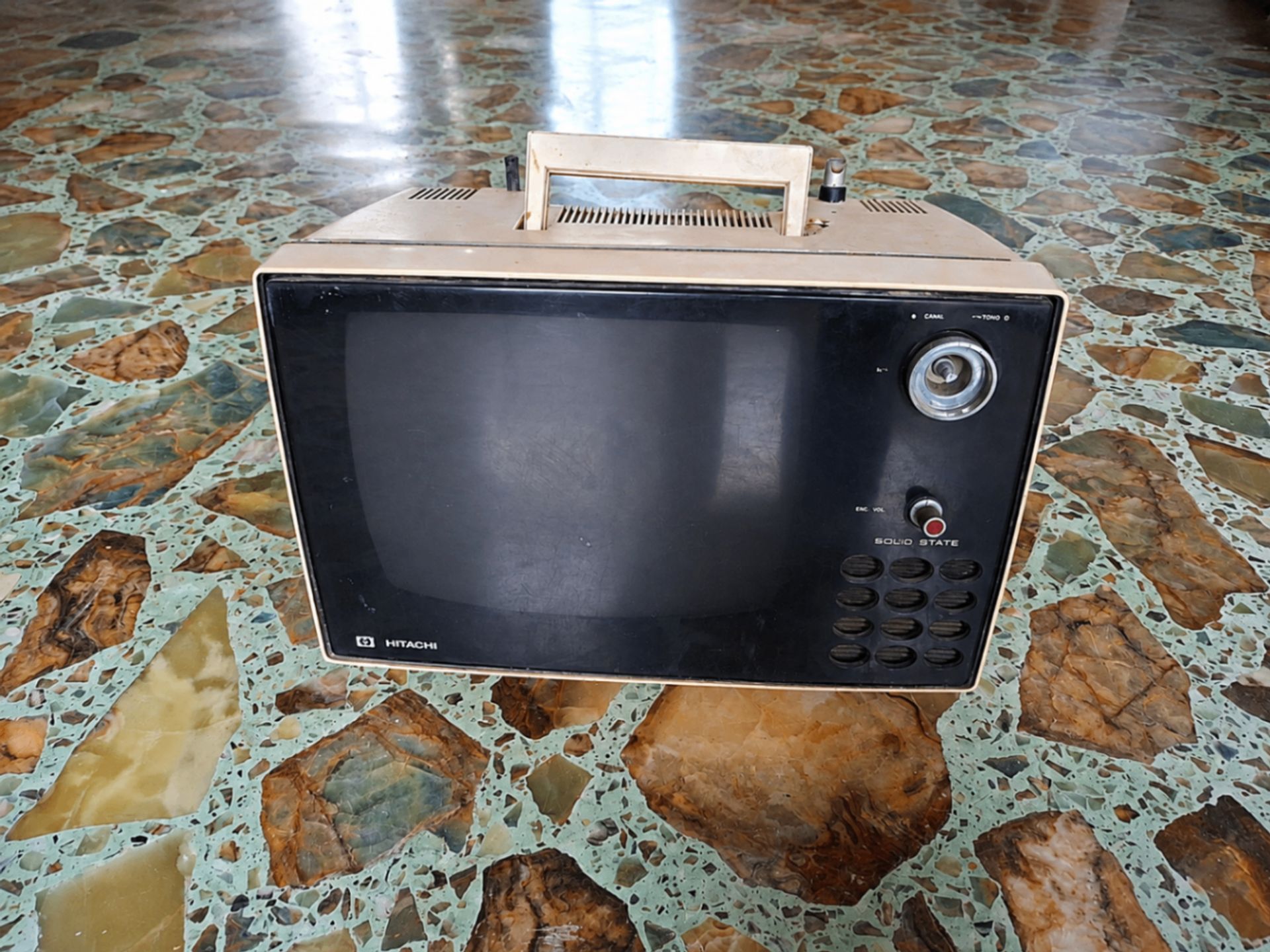 Televisor Hitachi Portátil Vintage Retro