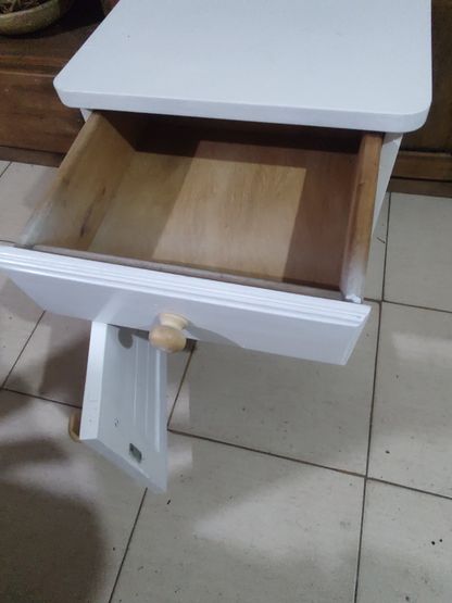 Cómoda de Pino y Mesita de Luz 4