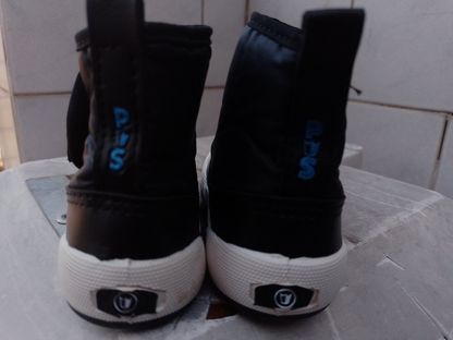 Botitas con Velcro Color Negro N:19 Nuevas 6