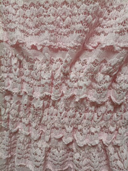 Remera Rosa Bebe de Encaje Elastizada con Frunce en Cin 4
