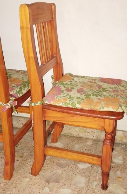 Juego de 3 Sillas Pino Americano con Almohadones 6