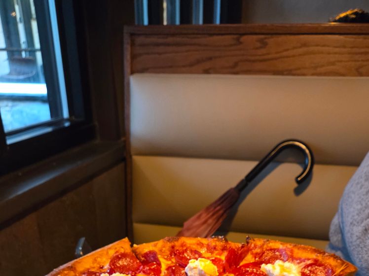 LG Split Specialty Pizza