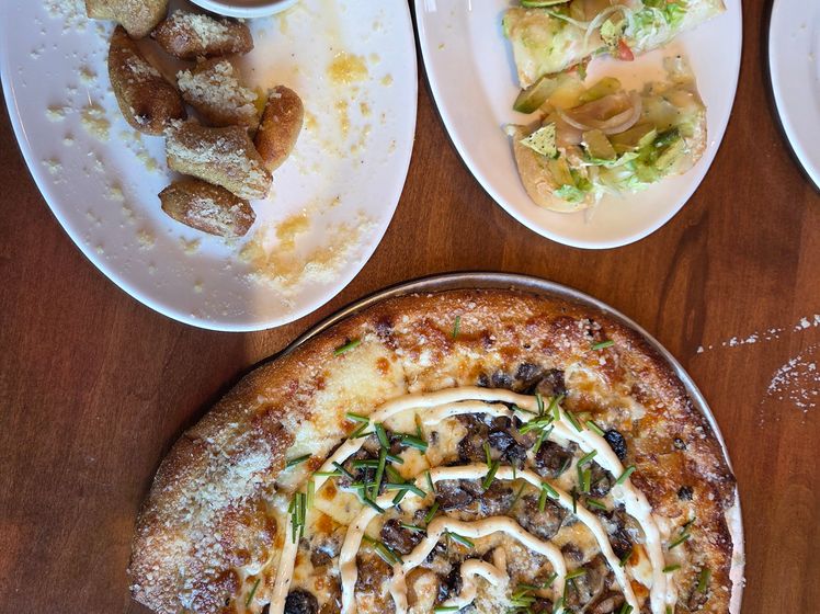 Medium Holy Shiitake Pizz