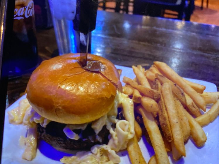 MAC N CHZBURGER