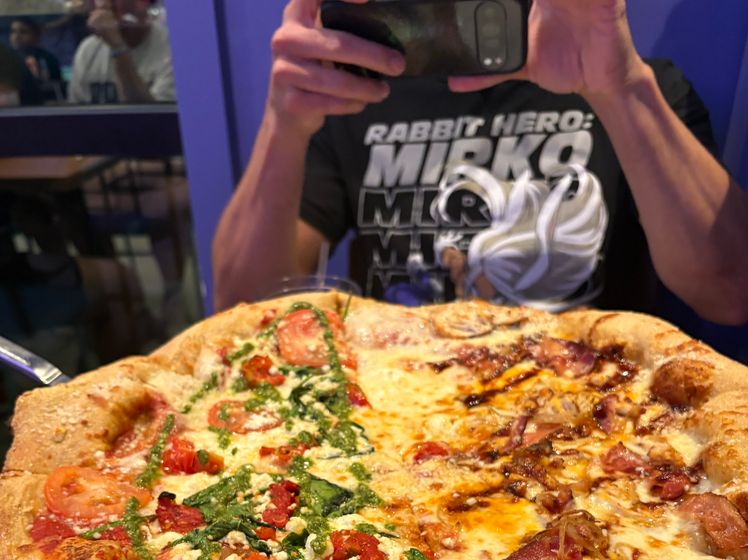 LG Split Specialty Pizza