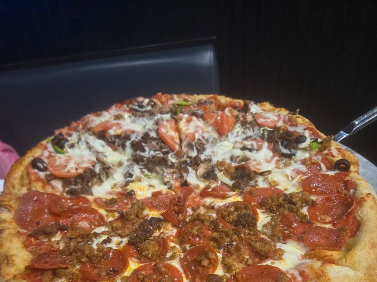 LG Split Specialty Pizza