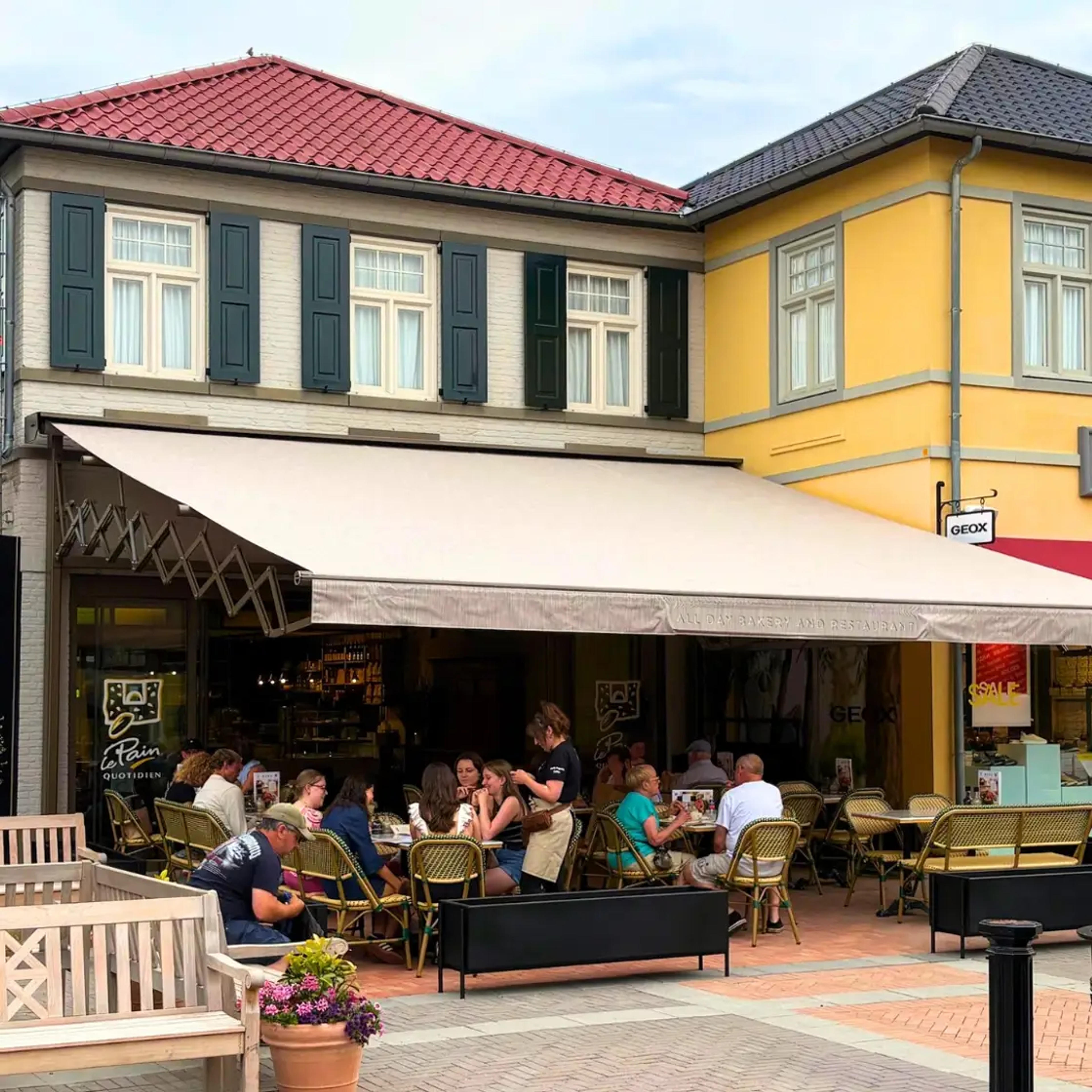 Explore Stylish Cafés and Restaurants