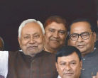 नीतीश कुमार की जेडीयू सांसदों और विधायकों के साथ बैठक शुरू