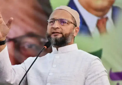 ओवैसी का कड़ा रुख: सड़क पर नमाज गलत तो सभी धर्मों के सार्वजनिक आयोजन भी गलत