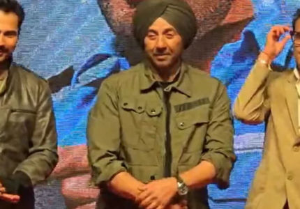 जैसलमेर में 'बॉर्डर-2' के गाने 'घर कब आओगे...' की लॉन्चिंग, सन्नी देओल हुए भावुक