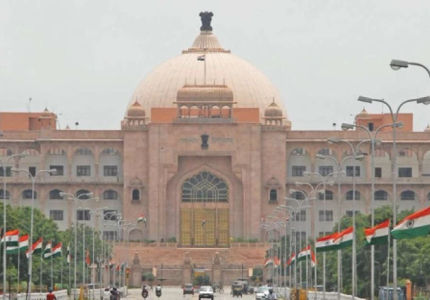 राजस्थान विधानसभा में गोहत्या पर हंगामा, कांग्रेस ने लहराए पोस्टर