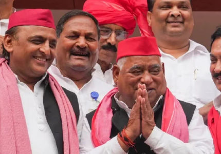 Awadhesh Prasad, Akhilesh Yadav