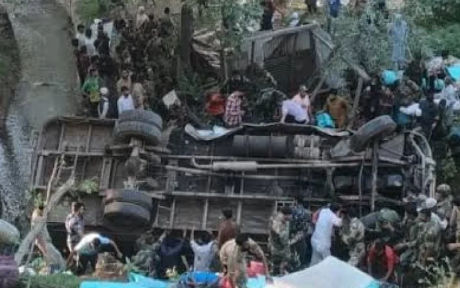 A bus carrying BSF soldiers fell into a ditch in Budgam, 3 killed, 32 injured