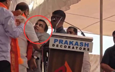 During the speech, Union Minister Nitin Gadkari felt dizzy and fell on the stage, see VIDEO