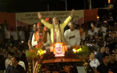 PM Modi's mega road show in Patna, huge crowd gathered on the streets