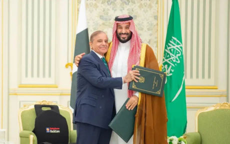 Pakistan Deploys 16 Fighter Jets and 80000 Troops to Protect Saudi Arabia