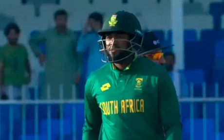 South African batsman got run out in a strange manner, team collapsed at 106 runs