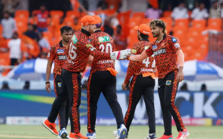 Hyderabad beats Punjab by 4 wickets - If Rajasthan loses, SRH will be in top 2