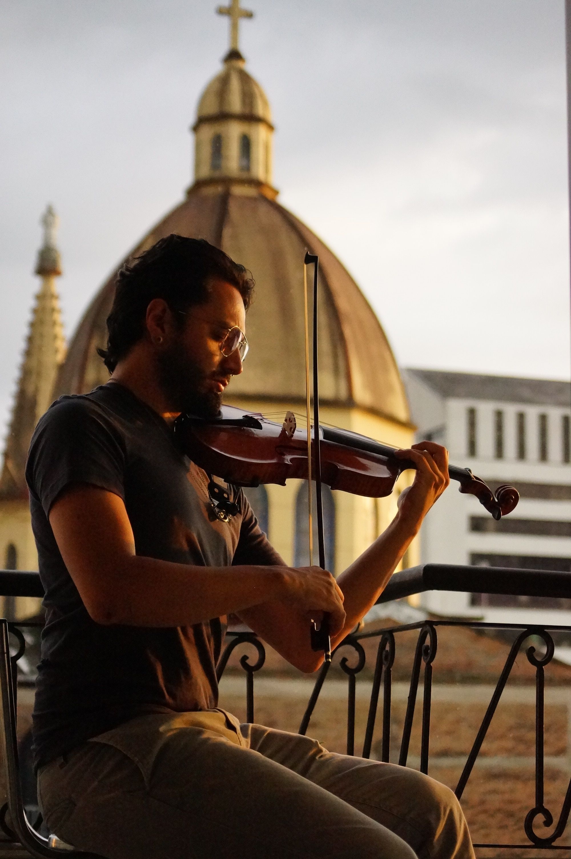 Julian Vanegas - Juli tocando violín