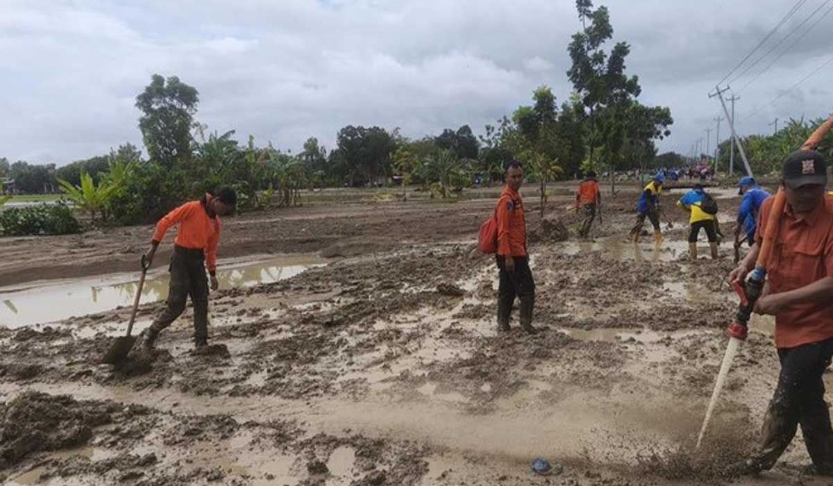 4 Tanggul Jebol, Warga Dievakuasi Seketika