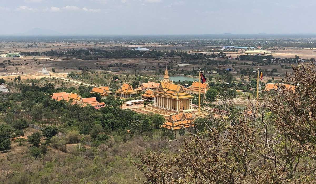 Pesona Alam dan Sensasi Mendaki Bukit