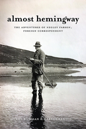 洋書 READING HEMINGWAY: The Facts in the Fict Almost Hemingway - UVA Press