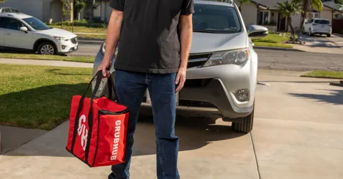 Woman stunned to find extra gift from DoorDash driver after ordering menstrual pads