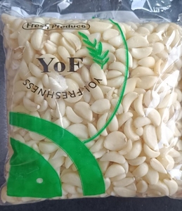 ಸಿಪ್ಪೆ ಸುಲಿದ ಬೆಳ್ಳುಳ್ಳಿ