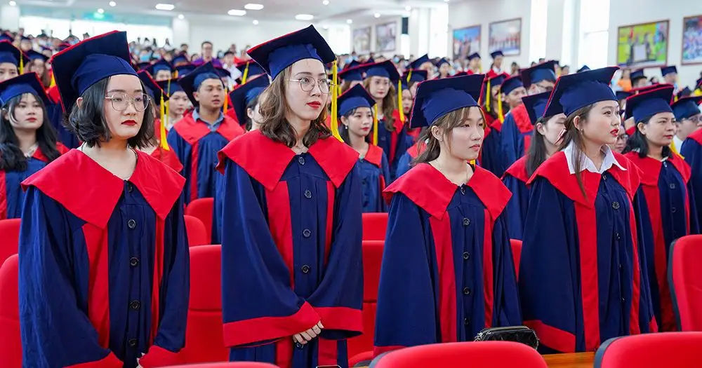 Bằng cấp 2 có xin được việc không? Những lựa chọn phù hợp