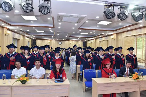 Bằng Đại Học Trường Tư Có Giá Trị Không? - Thực Trạng Và Cơ Hội Nghề Nghiệp