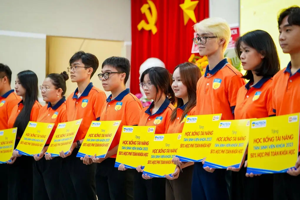 Chi phí học Đại học HUTECH: Cập nhật đầy đủ chi tiết
