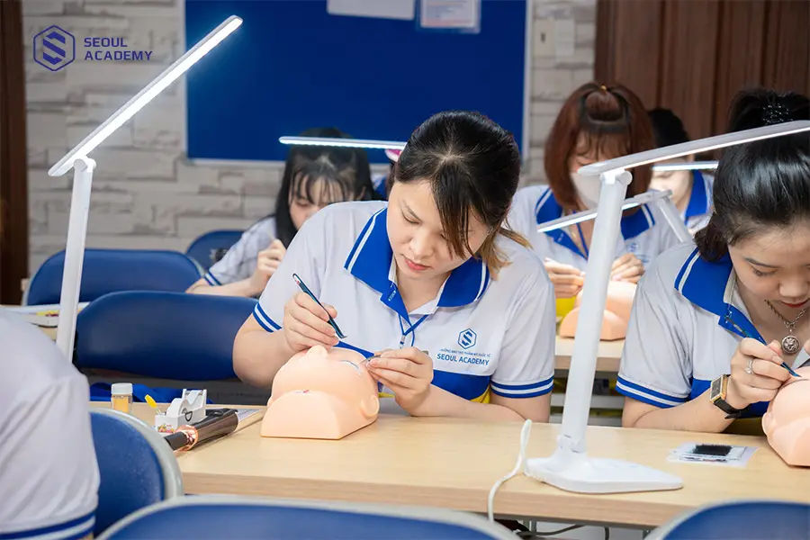 Con gái nên học nghề gì? Lựa chọn phù hợp đam mê xu hướng